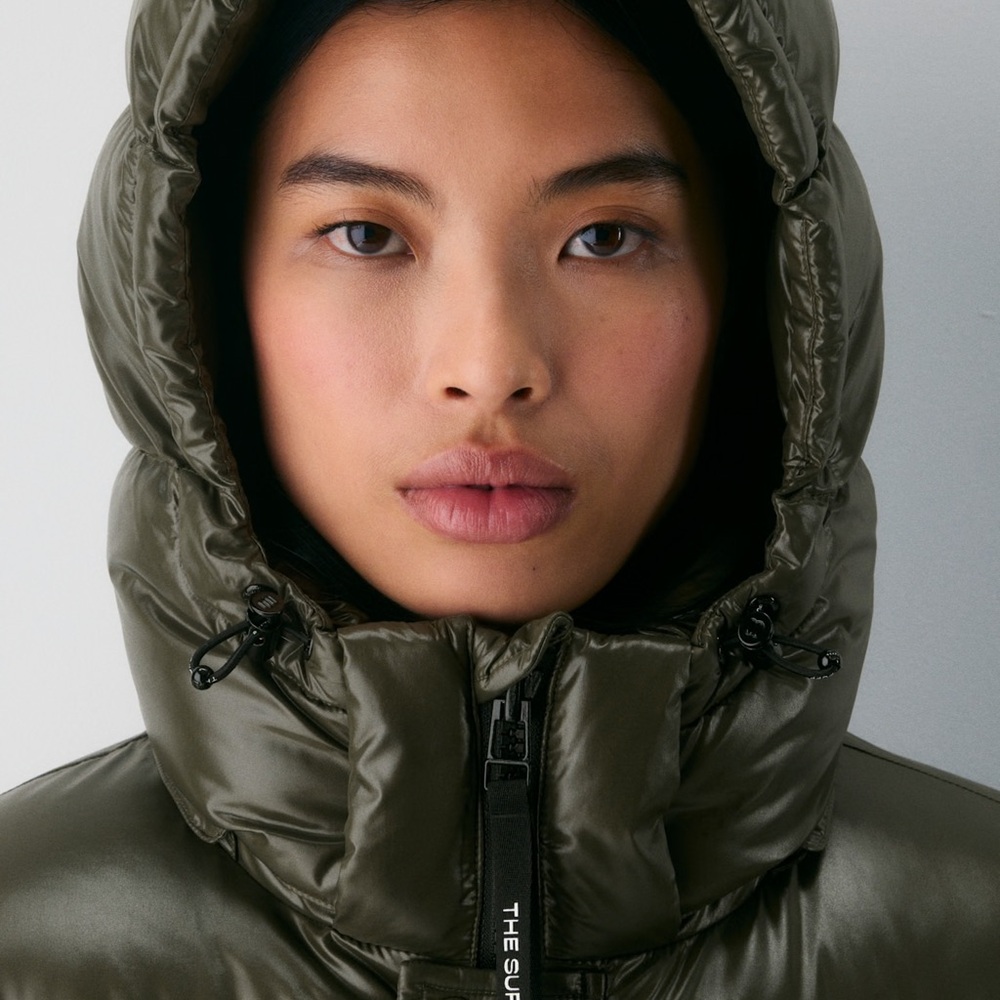 Aritzia THE SUPER PUFF™ Shorty - Hi-Gloss - Picture 4 of 9